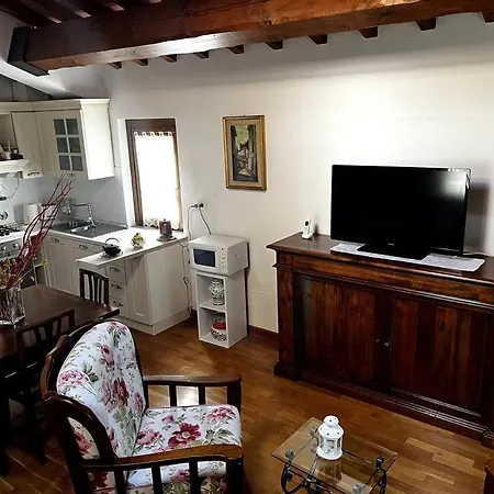 Charming Townhouse With Garden Apartment *